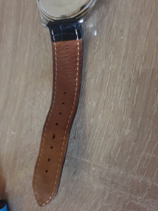 Ceas guess aproape nou cu pietricele
