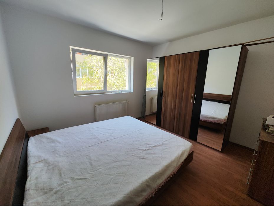 Închiriez apartament