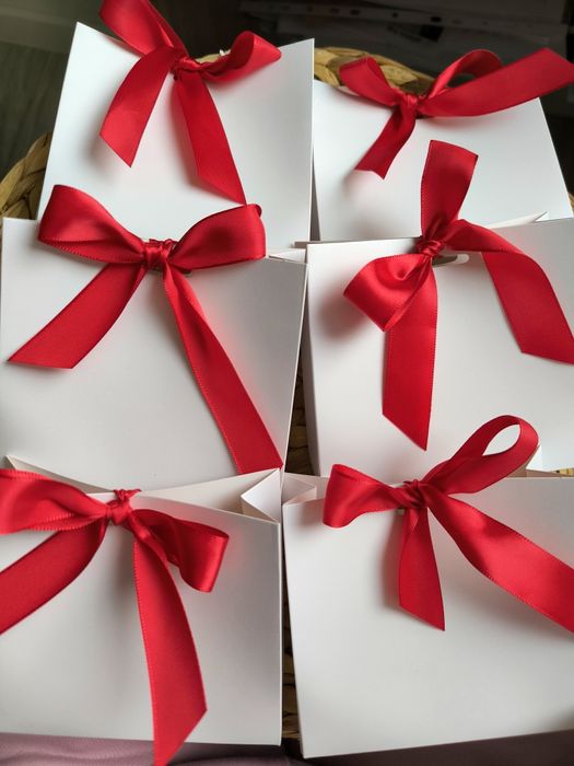 Гривна червен конец и златно топче 14К