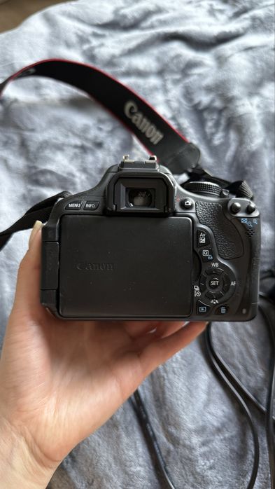 Фотокамера Canon EOS 600D Kit 18-55 II