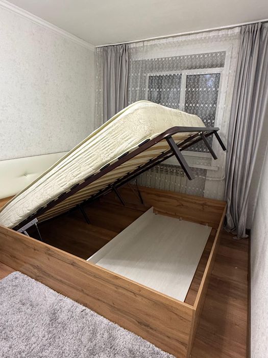 Продам двуспальную кровать 180*200