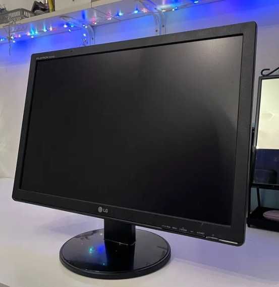 монитор 22"   LG W2242S. матрица разбита. подсветки нет.