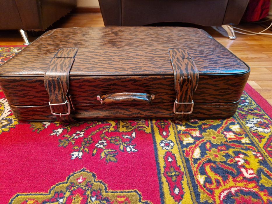 Чемоданы срочно в отличном состоянии