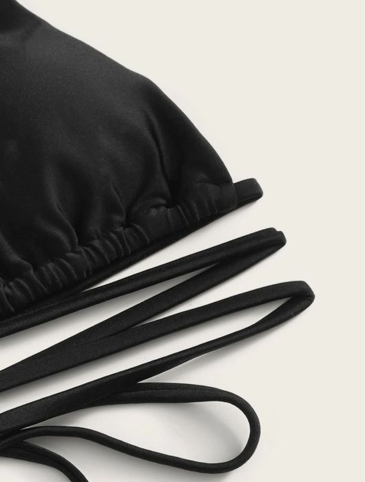 Черни бански с връзки