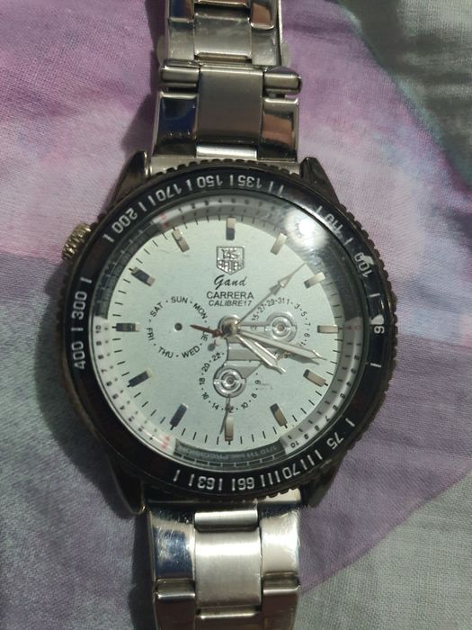 Три броя часовници