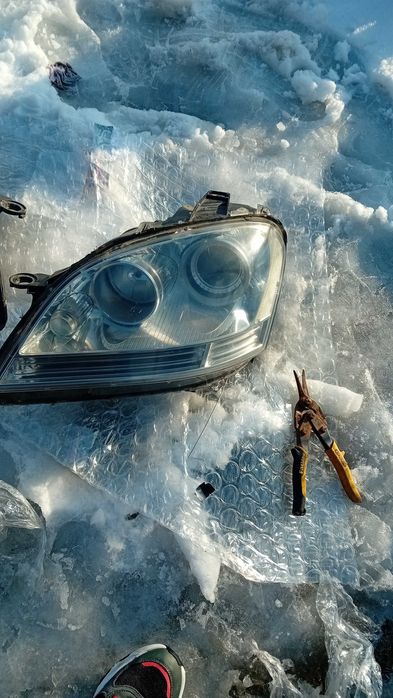 Продавам огинални фарове за мерцедес мл 164 с оргинален ксенон