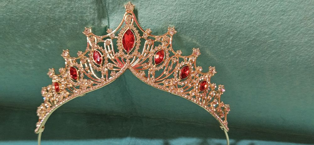 В наличии короны для любого торжества