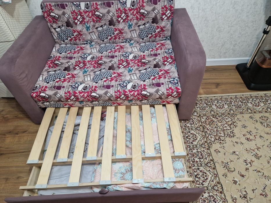 Продаю мини диван