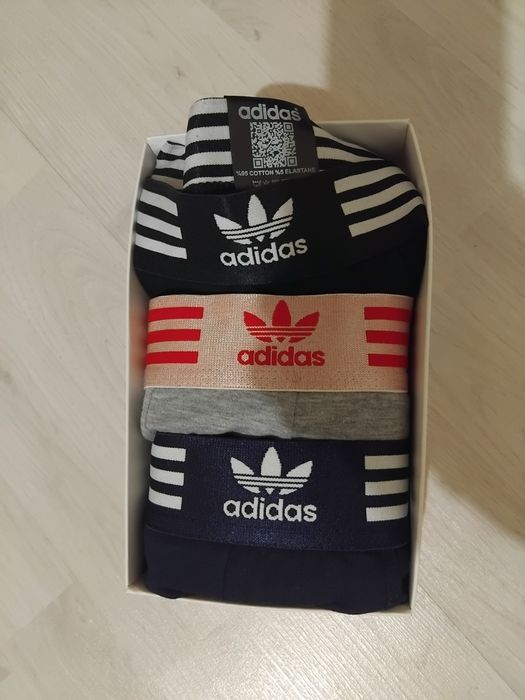 Boxeri băieți Nike și Adidas.