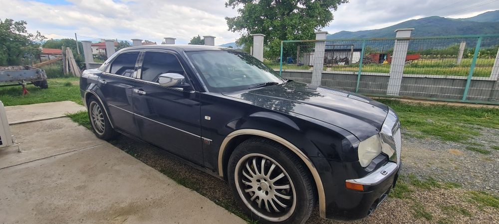Chrysler 300C десен волан