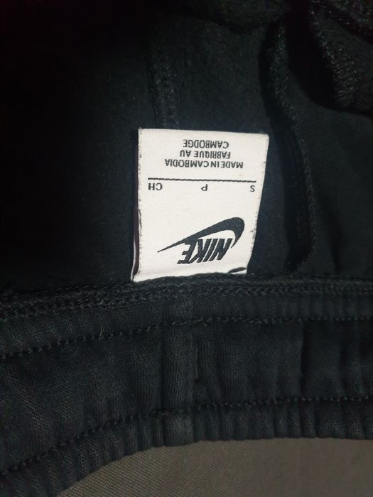 Pantaloni Nike foarte buni