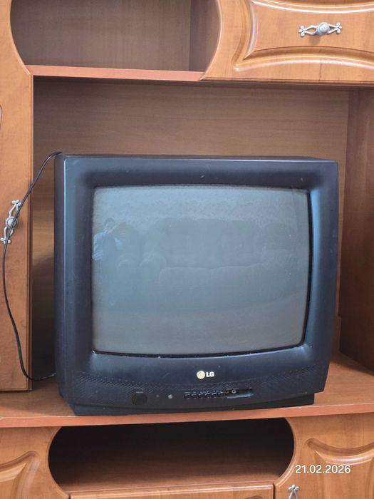 Телевизор отдам бесплатно