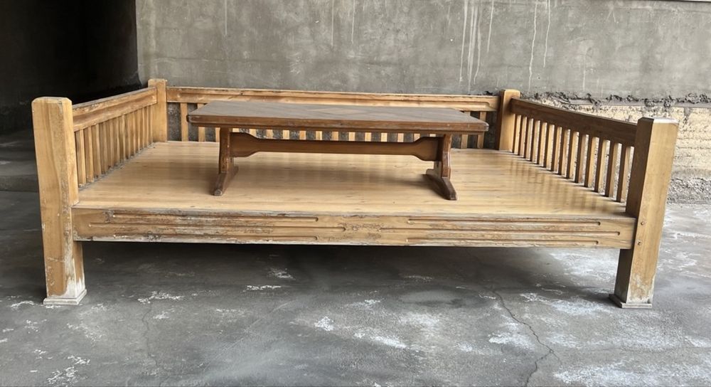 Krovat yong'oqdan qilingan sotiladi xontaxtasi bilan birga( tekin)