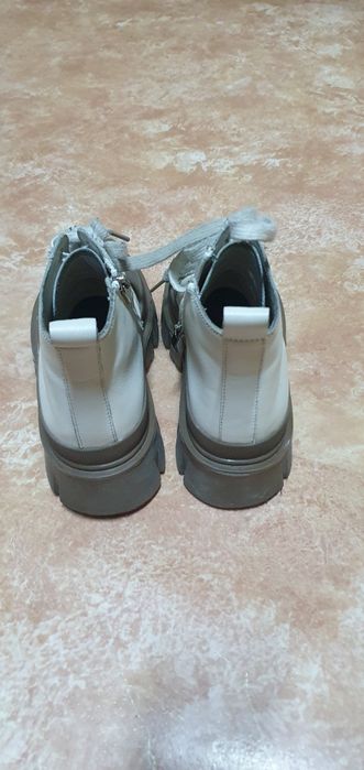 Женские демисезонные ботинки