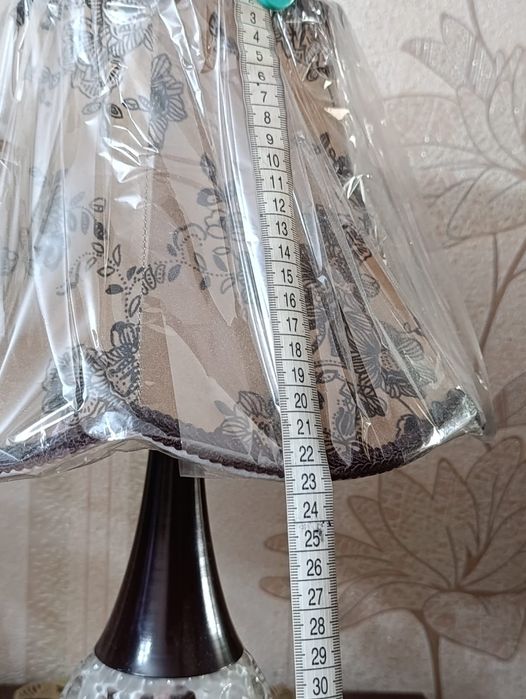 Продам настольную лампу