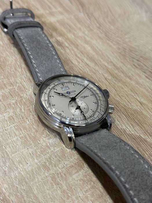Продам часы zeppelin