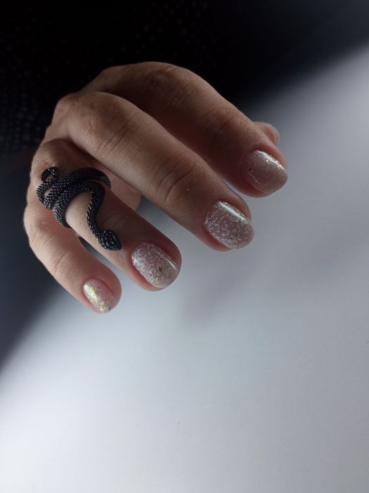 Маникюр и педикюр