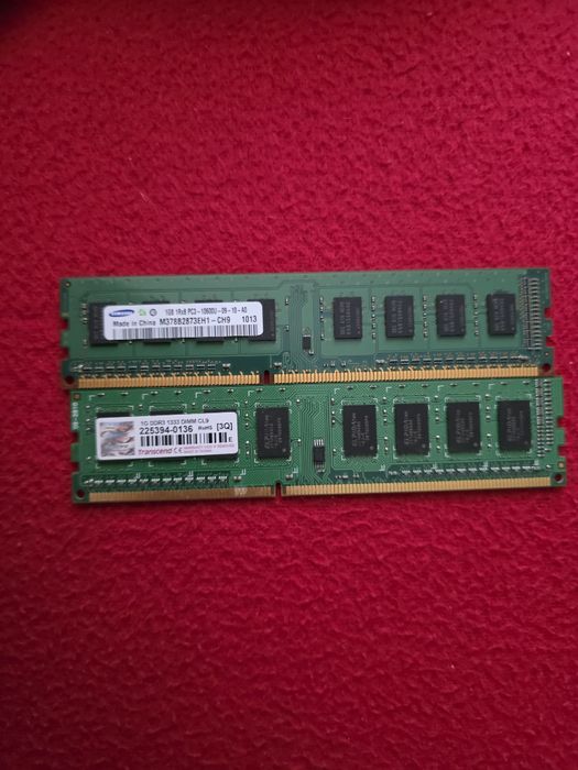 2 плашки DDR3 памяти 2×1ГБ