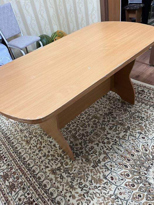 Продам кухонный стол с стульями