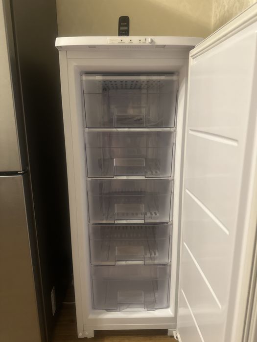 Морозильный шкаф Бирюса 114