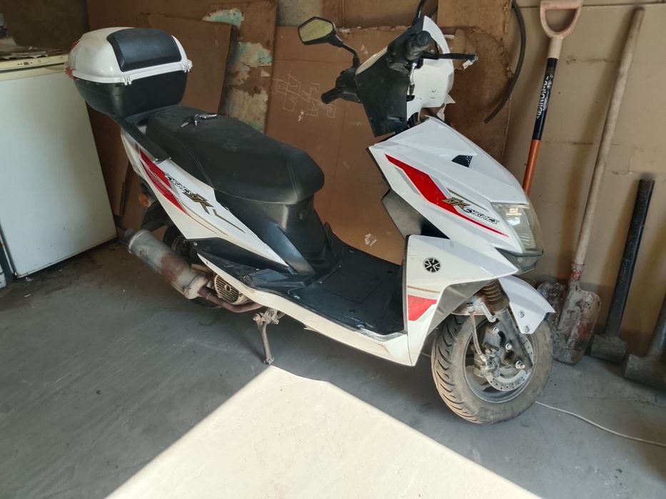 Продам скутер китайский