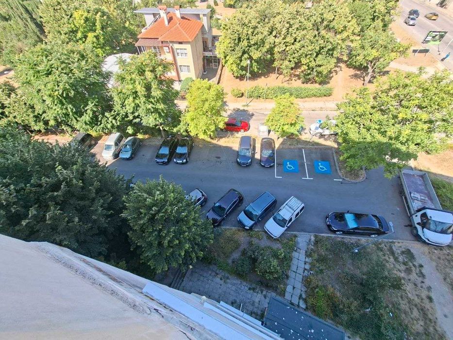 Тристаен апартамент под наем за дългосрочен период