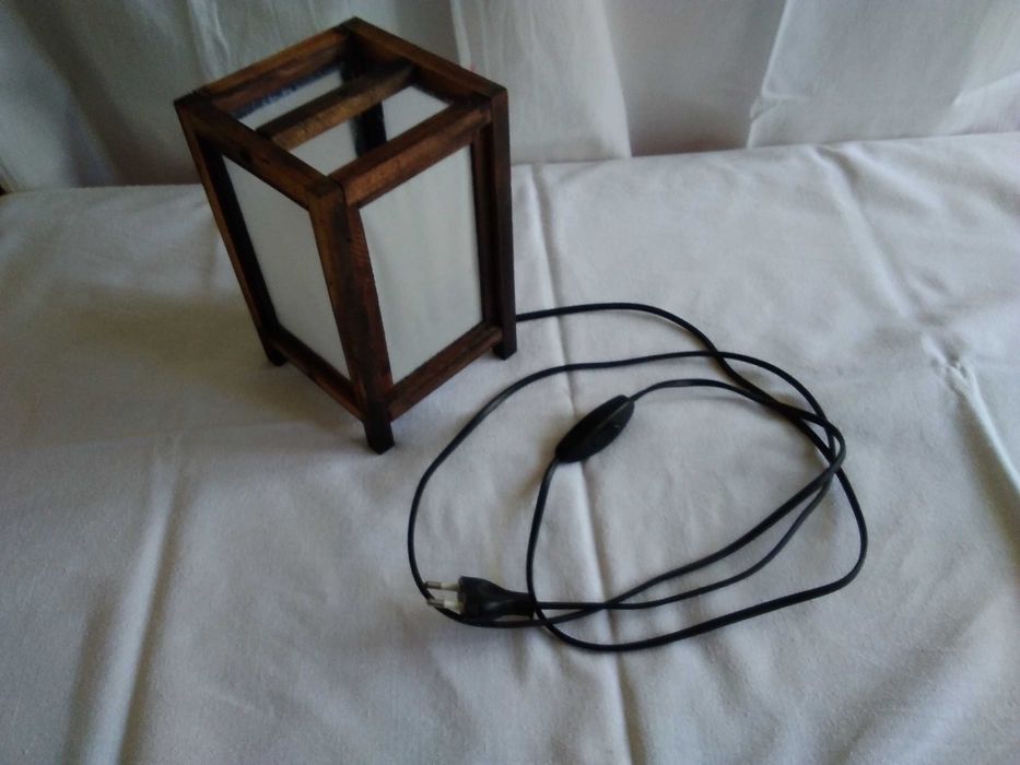 Продавам нощна настолна лампа тип японска