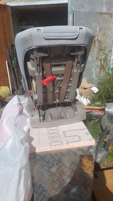 продаются 2 детских автокресла