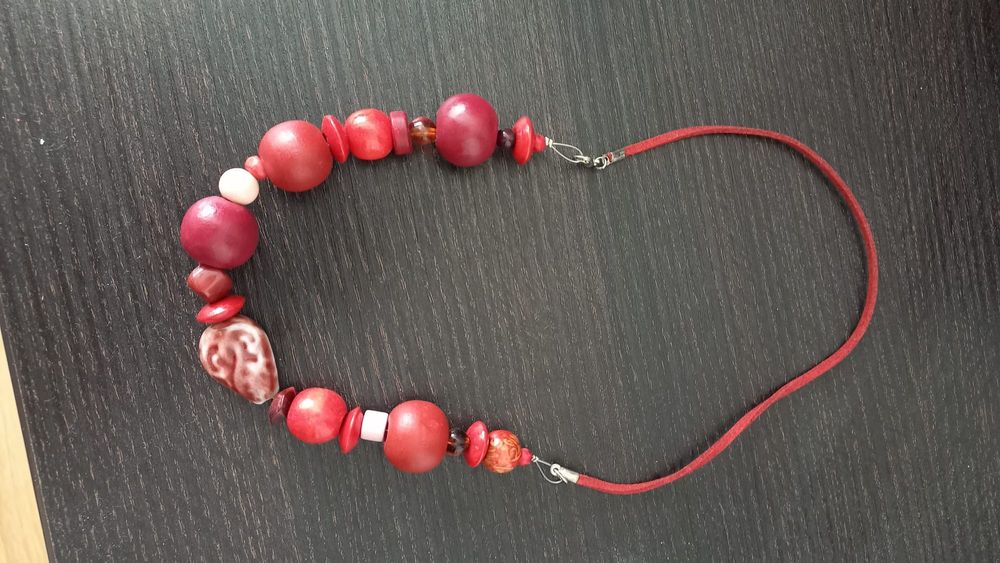 Coliere handmade in cutie cadou