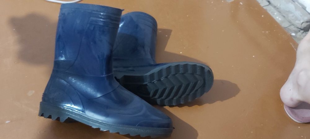 Продам спец обувь,  резиновые сапоги