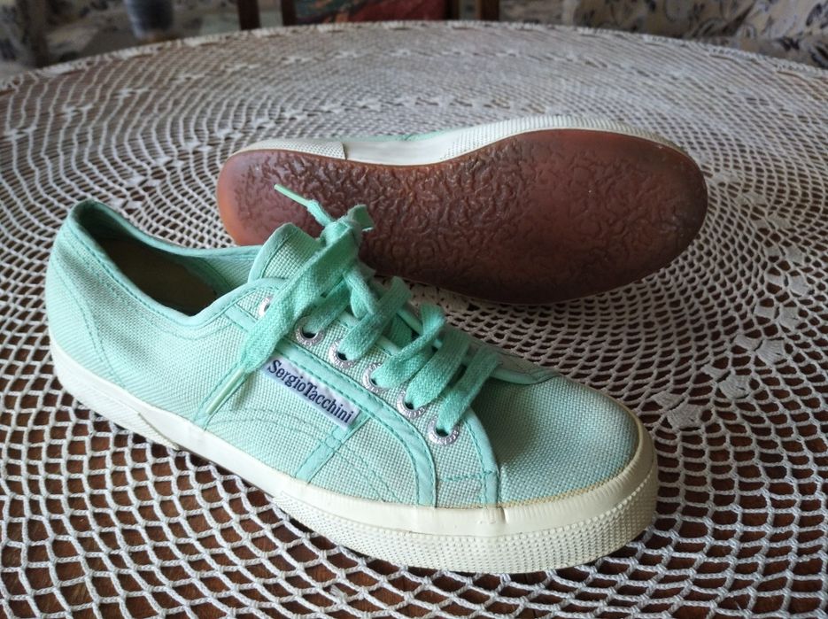 Обувки от естествена кожа и маратонки