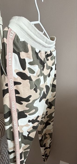 Долница Guess, оригинална, размер S