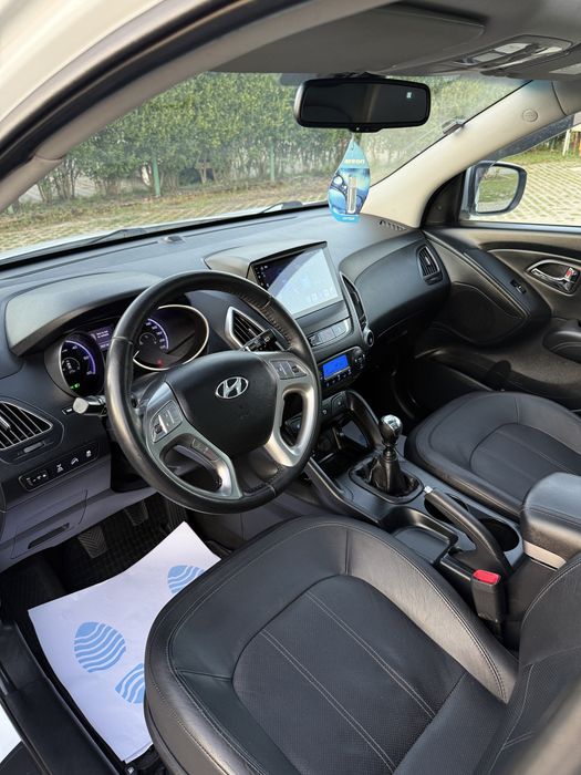 * Vând Hyundai IX35 * 2.0 diessel * 4x4 * FULL * Euro 5 * Panoramic * Xenon * Led * Navi * 184 CP *