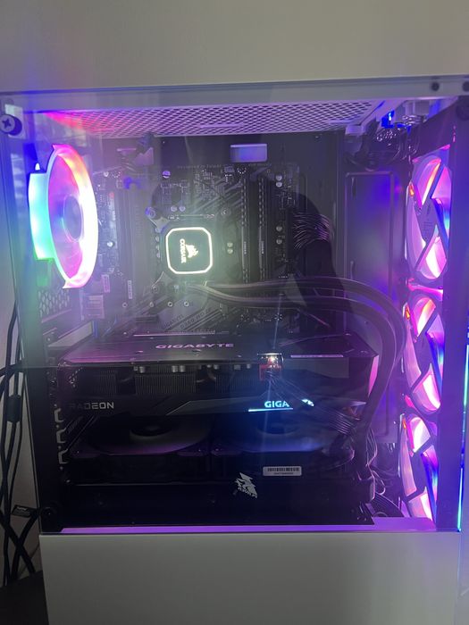 Construiesc PC-uri la comandă / Asamblare PC / PC Build personalizate