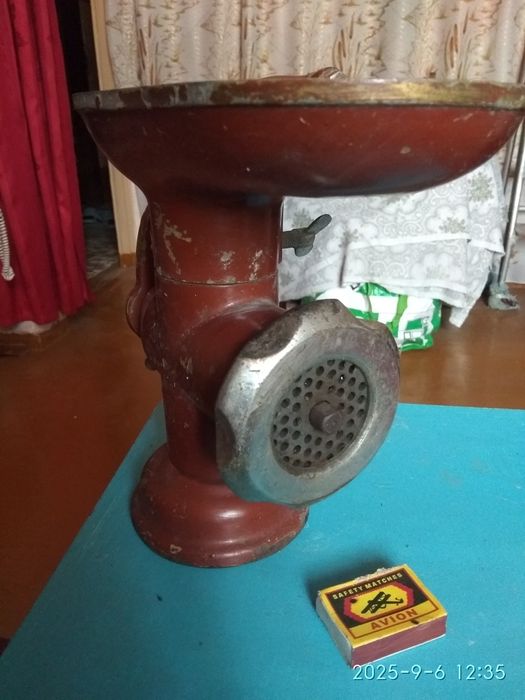 Мясорубка советская,чугунная,в отличном состоянии