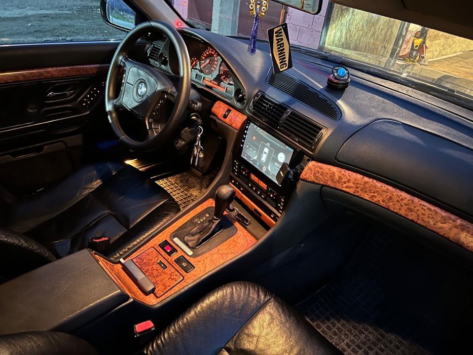 Продам BMW 728 в хорошем состоянии.