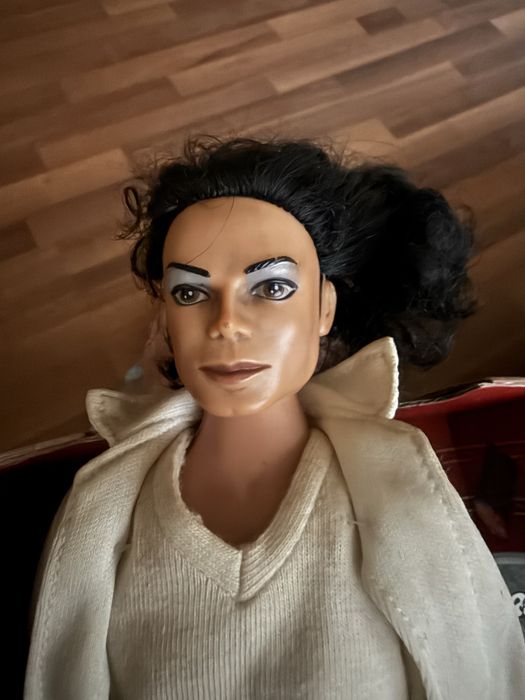 Vand statuie Michael Jackson. Din anul 2009.