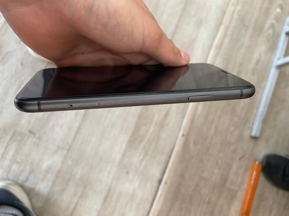 Продам айфон 11 в хорошем состаяние