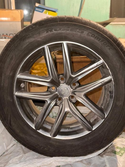 Продам диски и  резину летнюю на Тойоту Сиену 235/60/18