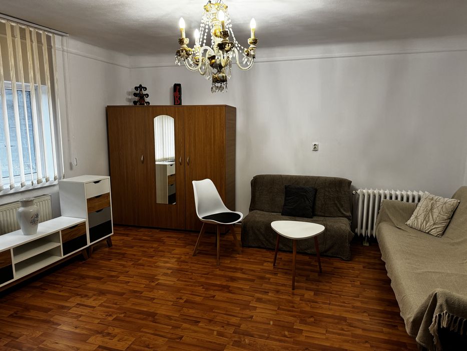 Aparatorii Patriei-Inchiriez casa curte