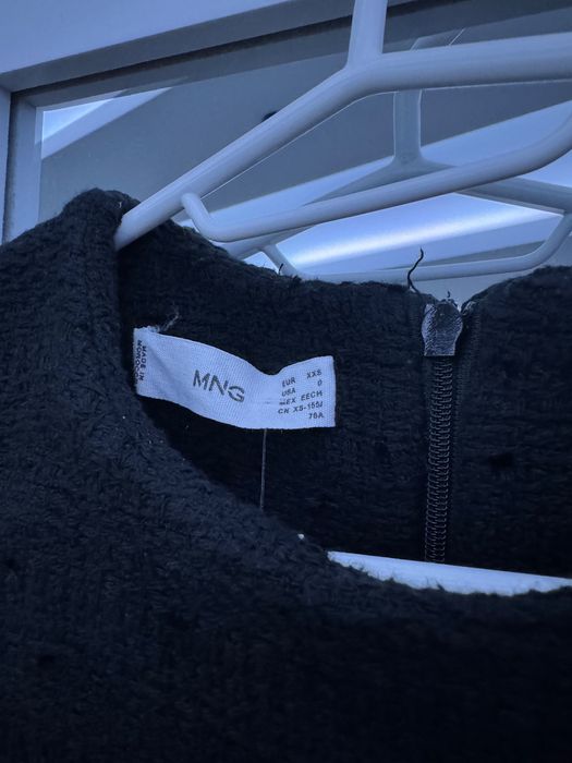 Къса черна рокля MANGO /букле/