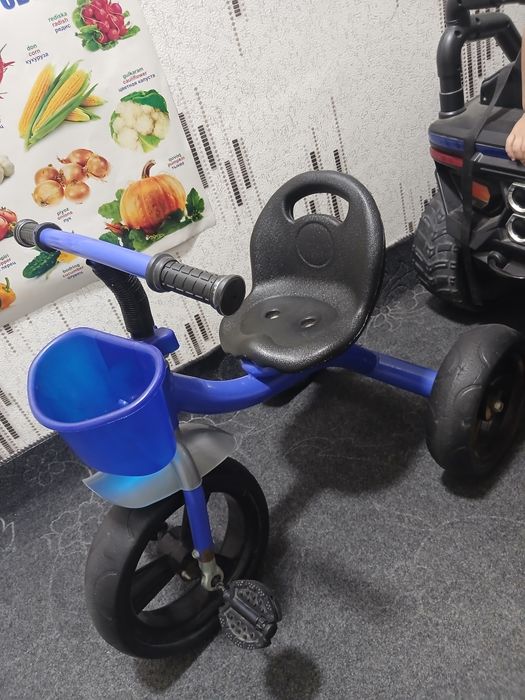 Bolalar velosipedi. bolalar veligi