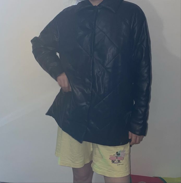 Срочноо продам куртку черную