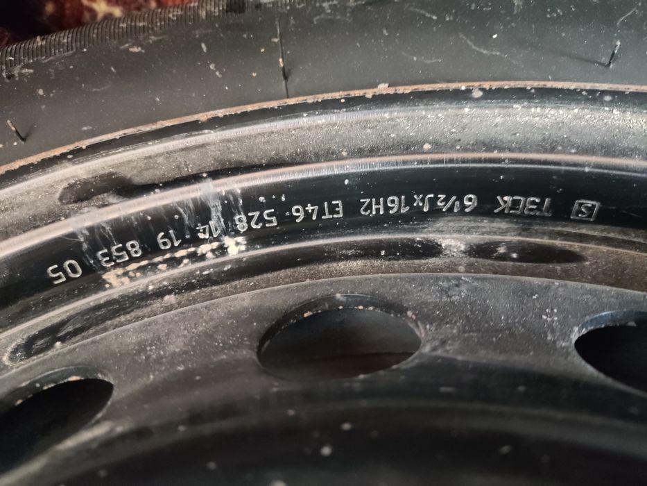 Зимние шины 215/60/r16 с диском