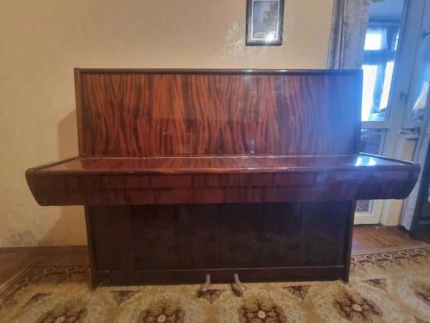 Руско Пиано Ласточка