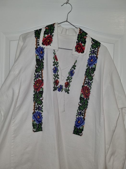 Cămăși cusute cu mărgele