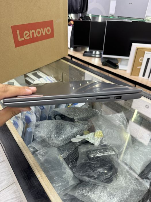 Lenovo IdeaPad slim 3  15.6" FHD  intel i5 13420H LPDDR5 8GB SSD 512GB