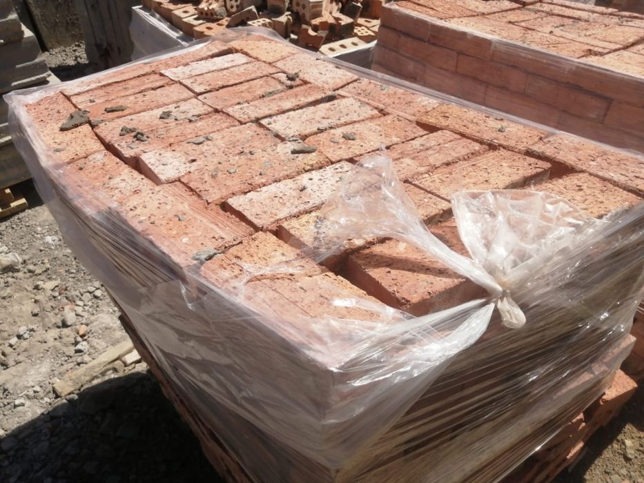 Продам Кирпич и сухие смеси