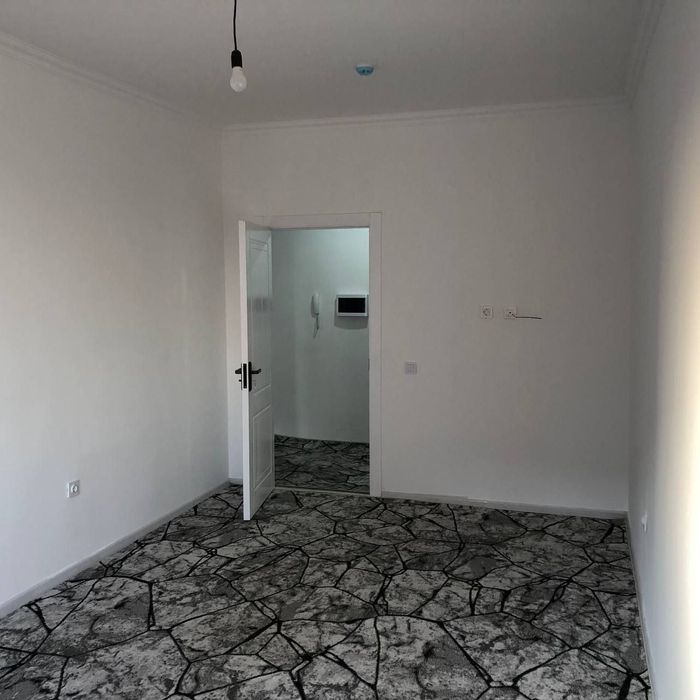 Kvartira sotiladi. Musaffo maskan navostroyka. 39m²