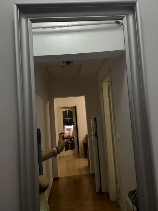 Inchiriez apartament la mansarda.